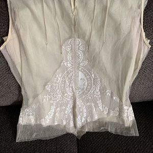 Sleeveless lace top. Petite with camisole.